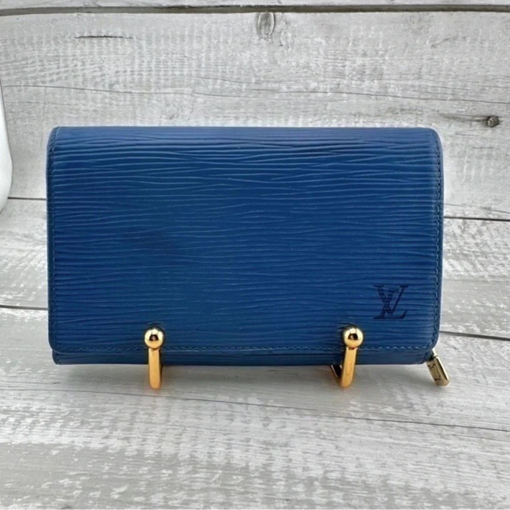 AUTHENTIC Louis Vuitton Epi Porte Monnaie Billets Tresor Wallet. Toledo Blue - Picture 4 of 16